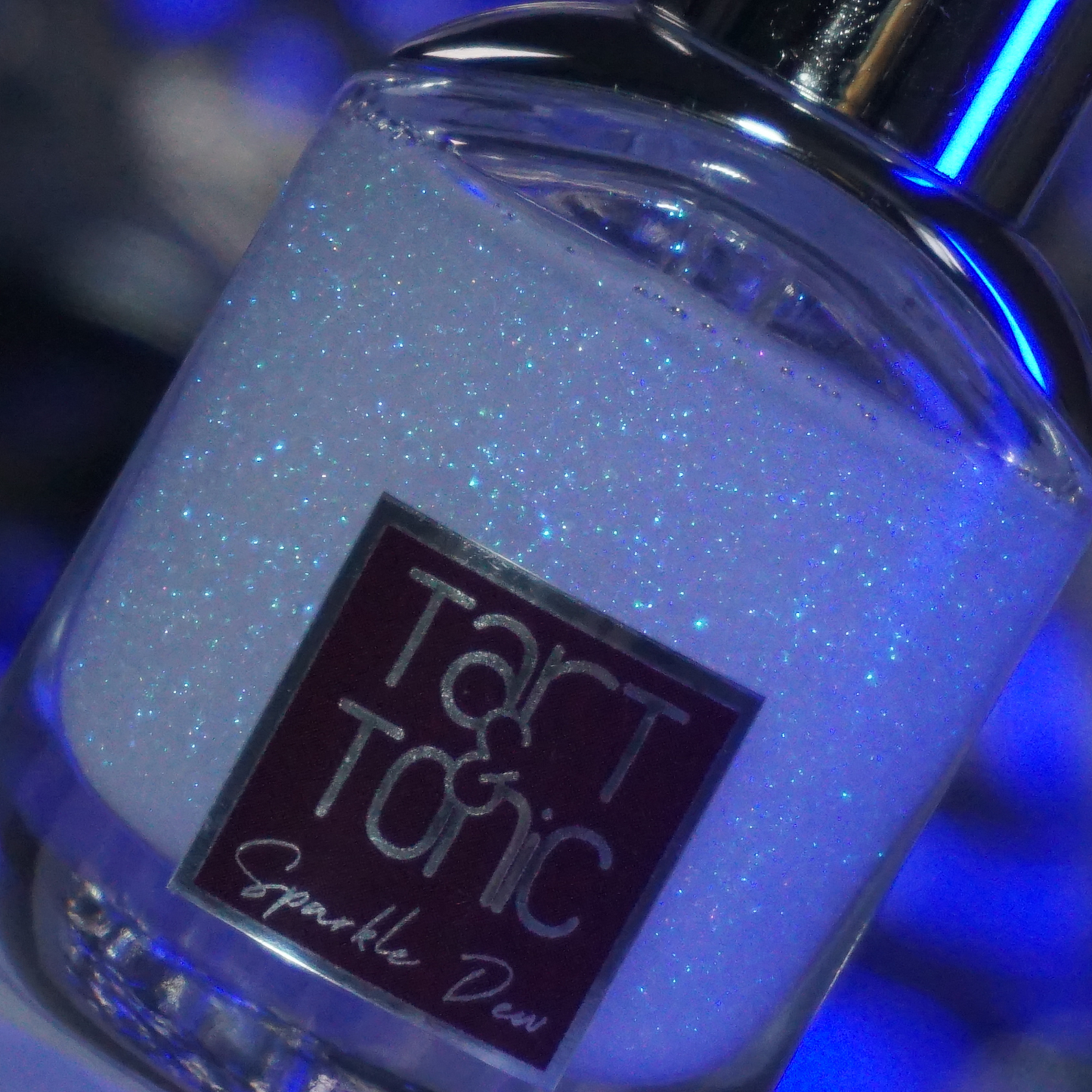 sparkly shimmer body oil, lightweight, non greasy, fast absorbing. Gifts for her
