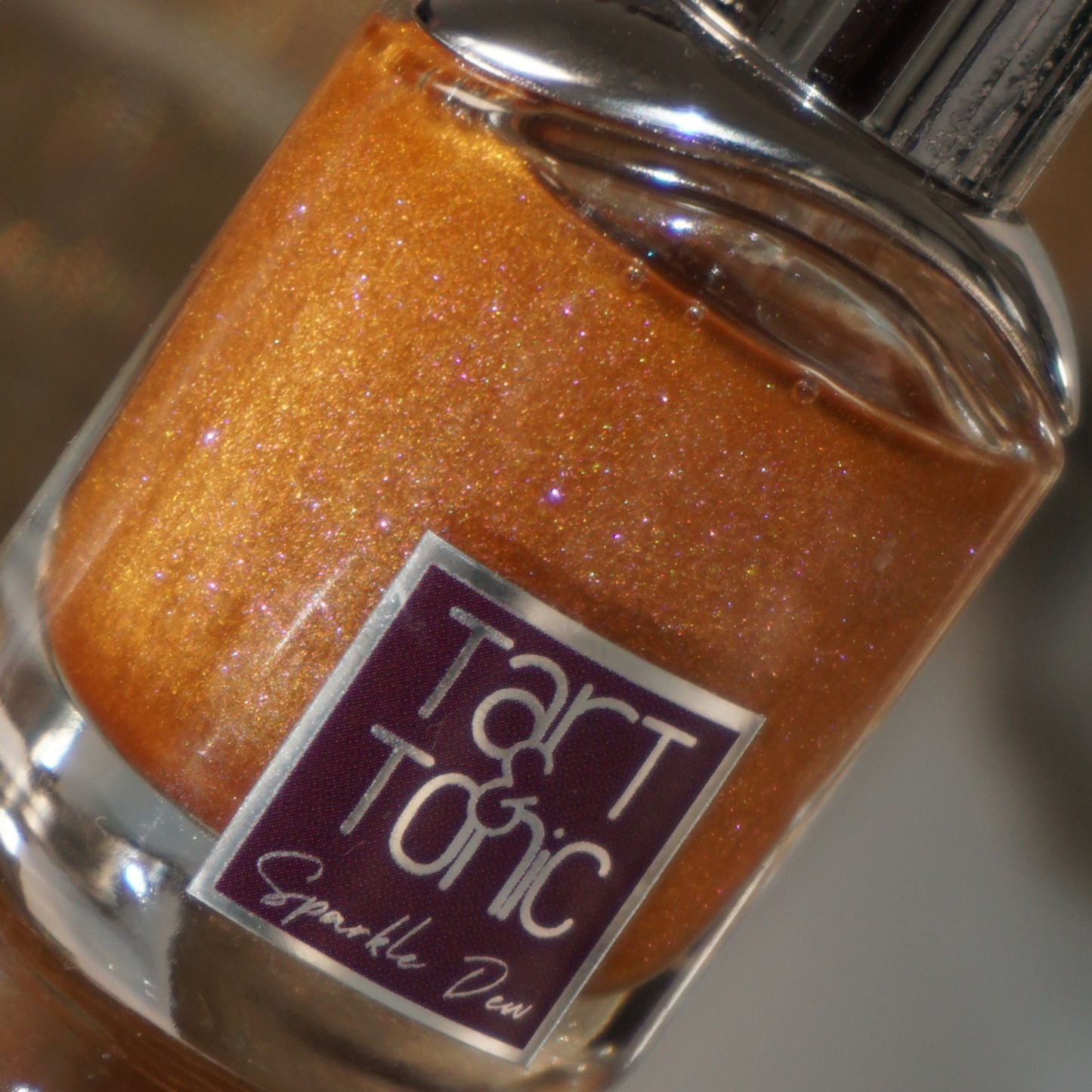 sparkly shimmer body oil, lightweight, non greasy, fast absorbing. Gifts for her