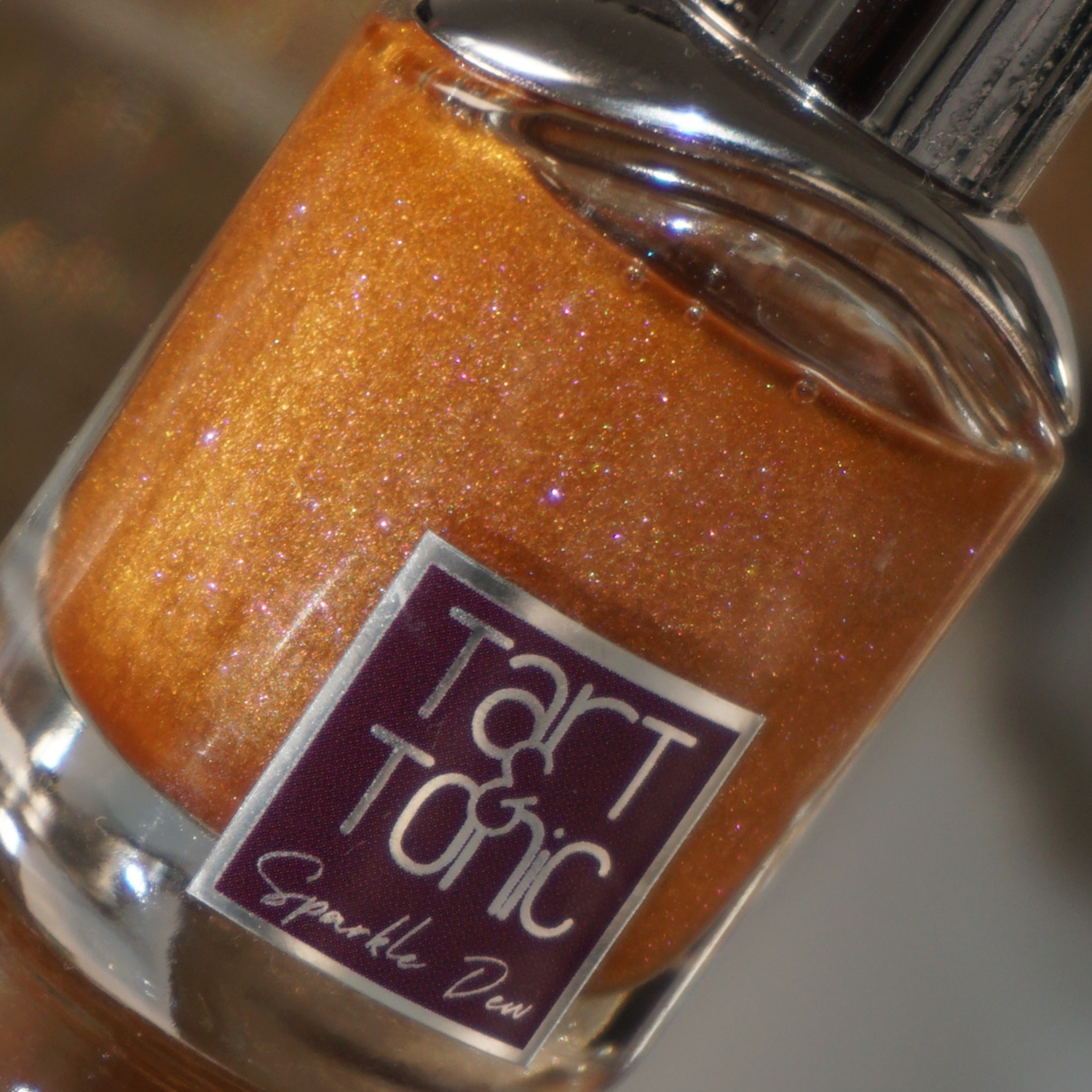 sparkly shimmer body oil, lightweight, non greasy, fast absorbing. Gifts for her